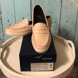 Cole Haan Peach Blush Loafer 9B